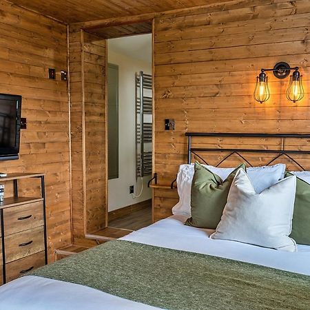 Finest Retreats - Trevoya Cabin ローンソン エクステリア 写真
