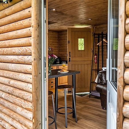 Finest Retreats - Trevoya Cabin ローンソン エクステリア 写真