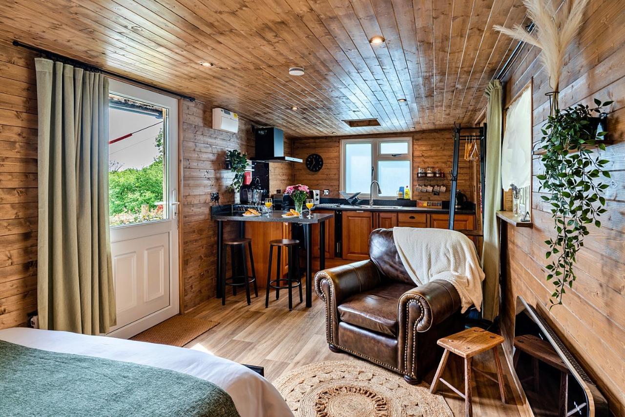 Finest Retreats - Trevoya Cabin ローンソン エクステリア 写真