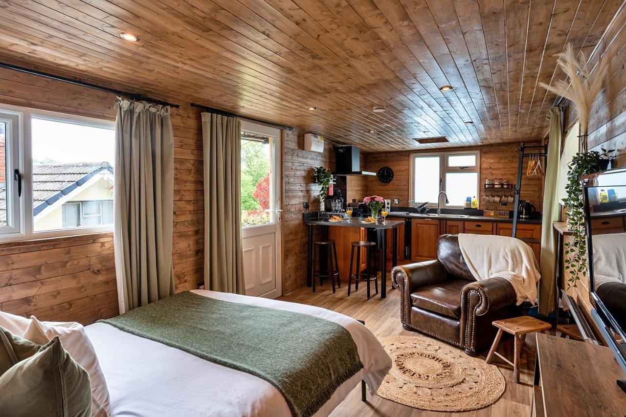 Finest Retreats - Trevoya Cabin ローンソン エクステリア 写真